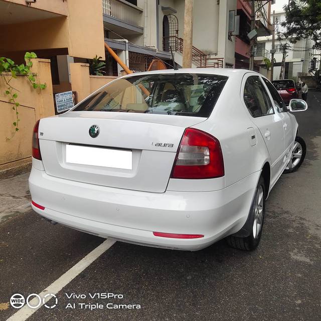 https://images10.gaadi.com/usedcar_image/4434365/original/processed_569e2a779f3be70e5f6451243f15c68a.jpg?imwidth=6402