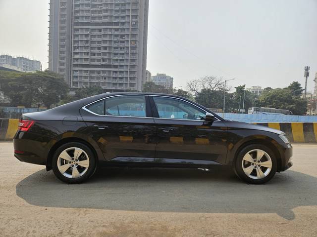 https://images10.gaadi.com/usedcar_image/4564568/original/d228d0bba4a0a78a87eb1c82ee179420.jpg?imwidth=6401
