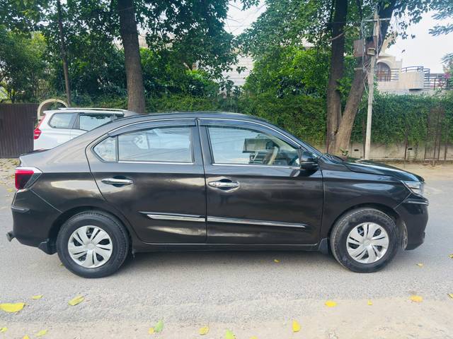 https://images10.gaadi.com/usedcar_image/AP3A.240617.008/original/6298df96-b78d-4bc4-b5b6-668a0db5c076.jpg?imwidth=6401