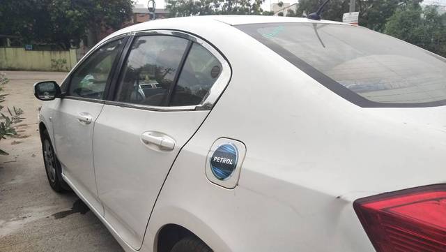 https://images10.gaadi.com/usedgaadi-sellcar/UsedCar/e58e46a9a/5a62aed9-1cfa-4022-9fb0-c0f8defa5bec.jpg?imwidth=6402